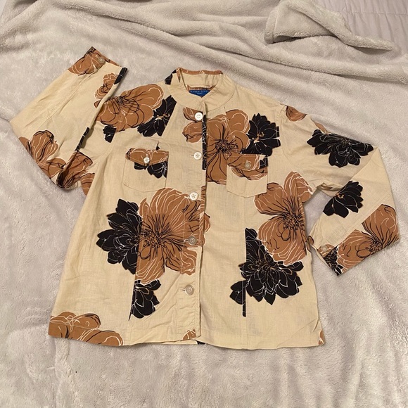Vintage Karen Scott sport petite floral tan, cream, and black button up XL - Picture 4 of 8